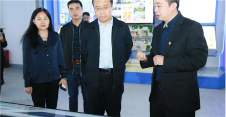 云南省保山市委常委、副市长贾德忠一行莅临云顶集团官网科技集团考察指导
